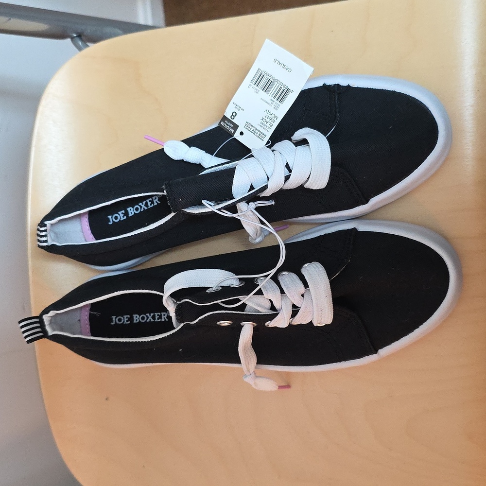 Joe Boxer McKay Women's‎ Sz 8 Classic Black and White Canvas Shoes NWOT